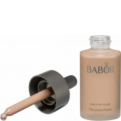 “Cipria Liquida” per un incarnato dalle mille sfumature e mai lucido. Mattifying Foundation 02 natural