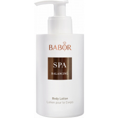 Una lozione per il corpo leggera e avvolgente con una composizione profumata di bergamotto, legno di cedro e vaniglia. Body Lotion